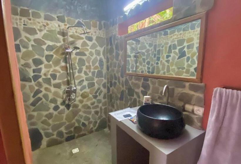 اتاق استاندارد سه تخته با بالکن, Veronika Resort Nosy Komba