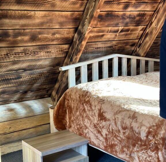 استودیو خانوادگی, Hut In Hatsvali