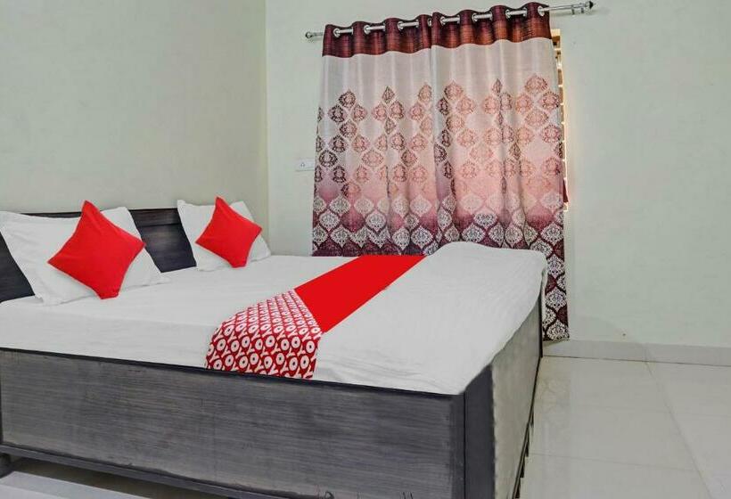 חדר קלאסי לשלושה, Oyo Flagship 70252  Samridhi