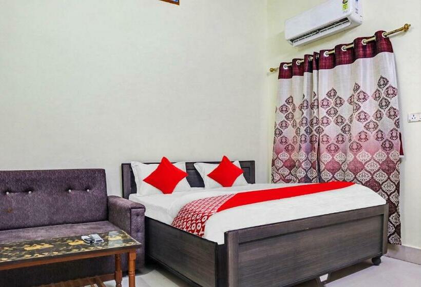 חדר קלאסי לשלושה, Oyo Flagship 70252  Samridhi