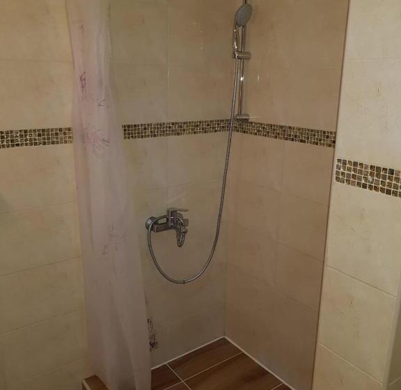 اتاق راحتی سه تخته, Sobe Kod Brata