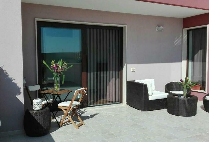 غرفة قياسية ثلاثية مزودة بتراس, Ca Maranto