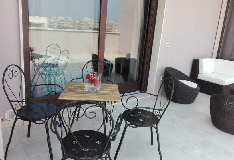 غرفة قياسية ثلاثية مزودة بتراس, Ca Maranto