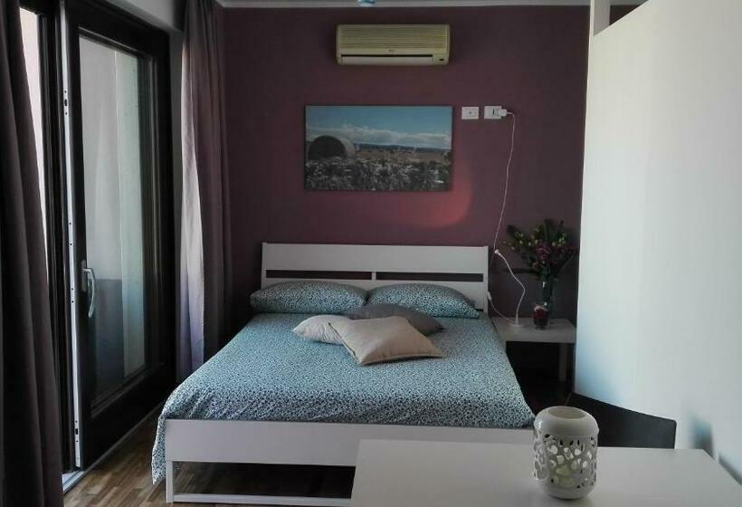 غرفة قياسية ثلاثية مزودة بتراس, Ca Maranto