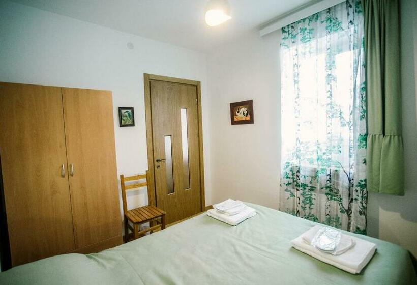 اتاق استاندارد با سرویس بهداشتی مشترک, Chateau Dzveli Gavazi