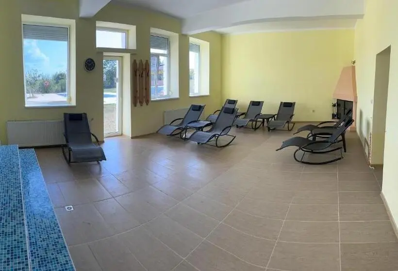 Standard Yhden Hengen Huone, Kremena Guest House