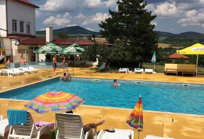 Дом 1 Спальня, Kremena Guest House