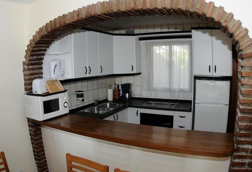 2 Bedroom Apartment with Views, Riviera Del Mar Apartment