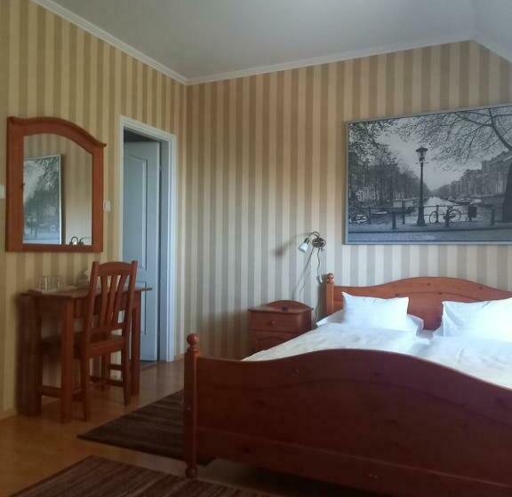 غرفة قياسية رباعية, Európa Panzió