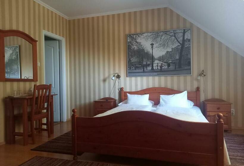 غرفة قياسية رباعية, Európa Panzió