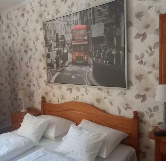 غرفة قياسية رباعية, Európa Panzió