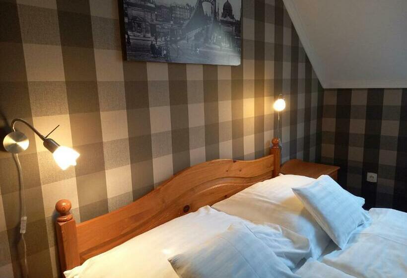 جناح عائلي, Európa Panzió