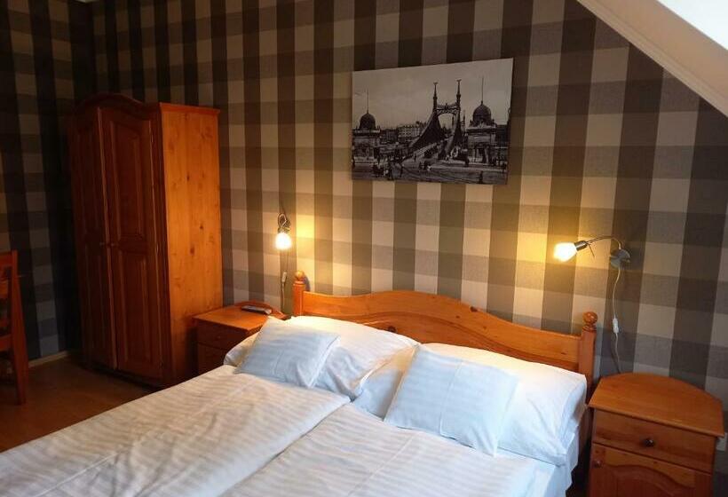 جناح عائلي, Európa Panzió