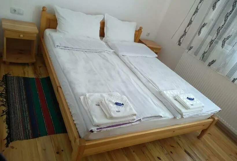Standard-huone, стаи за гости върбани