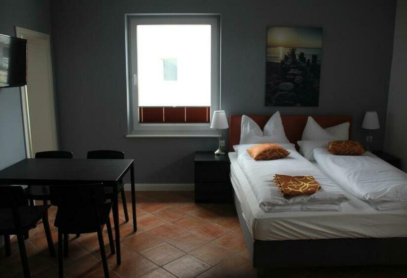 Quarto Familiar, Apartmenthaus Unterwegs