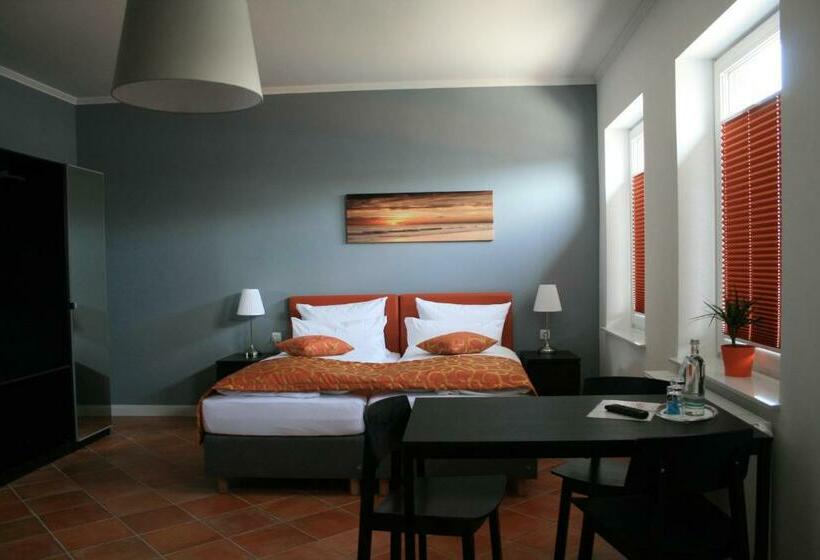 スタンダードトリプルルーム, Apartmenthaus Unterwegs