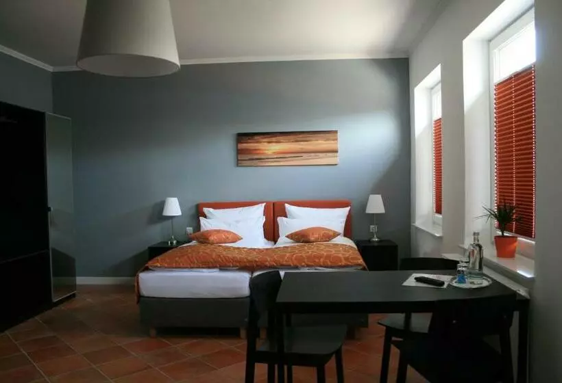 スタンダードトリプルルーム, Apartmenthaus Unterwegs