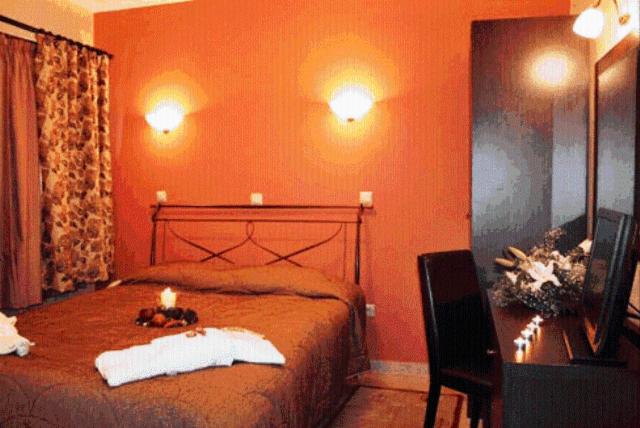 חדר סטנדרט לשלושה, Asteras