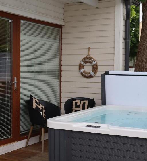 Люкс с гидромассажем, Bridget Inn