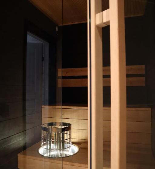 سوئیت با وان آب گرم, Bridget Inn