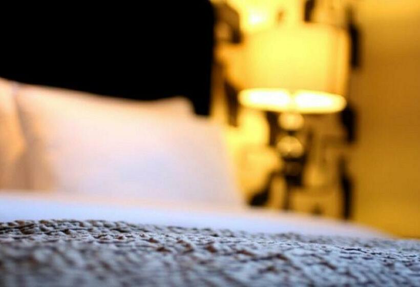 스탠다드 룸, Cheshire Cat