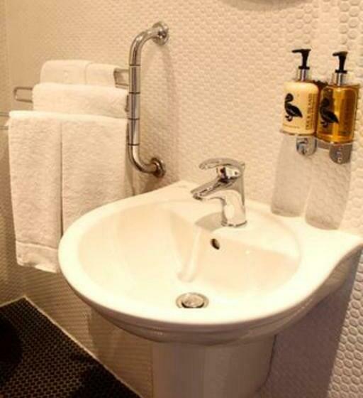 标准间, Cheshire Cat