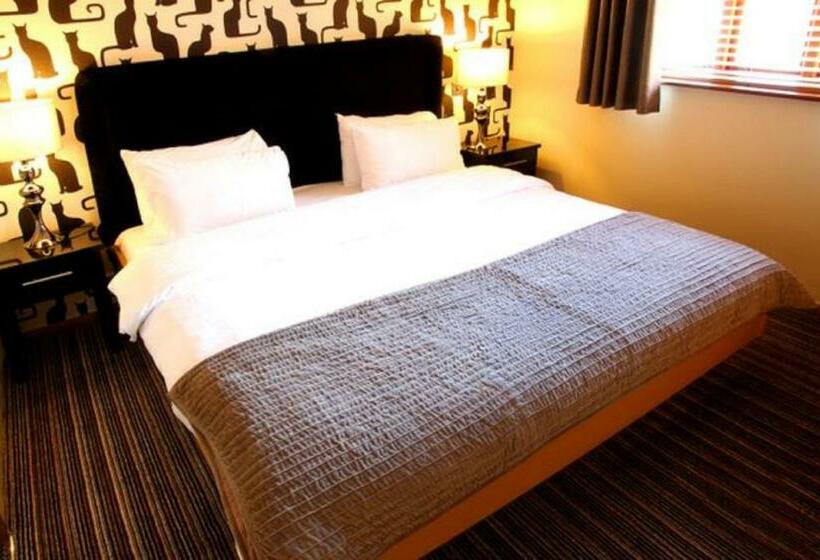 스탠다드 룸, Cheshire Cat