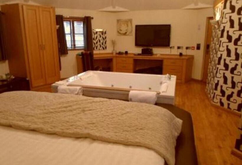 디럭스 스위트, Cheshire Cat