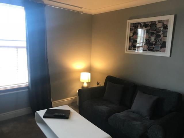 스탠다드 룸, Cheshire Cat