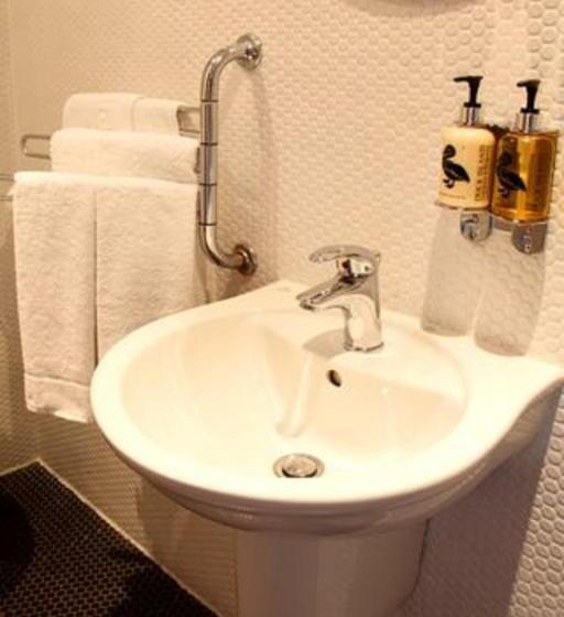 수피리어 룸, Cheshire Cat