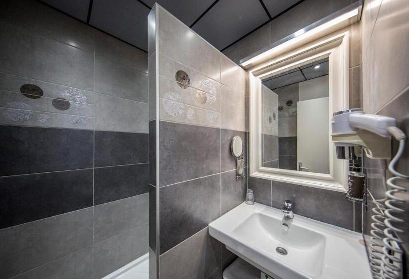 غرفة قياسية ثلاثية, Des Lices