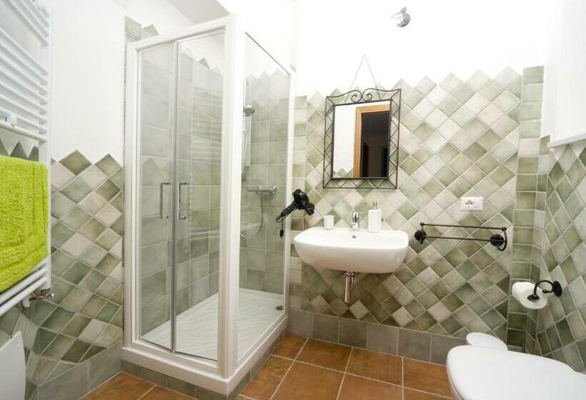 غرفة قياسية حمام مشترك, Domo Silvia E Paolo