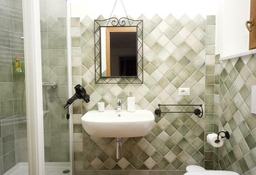 غرفة قياسية حمام مشترك, Domo Silvia E Paolo