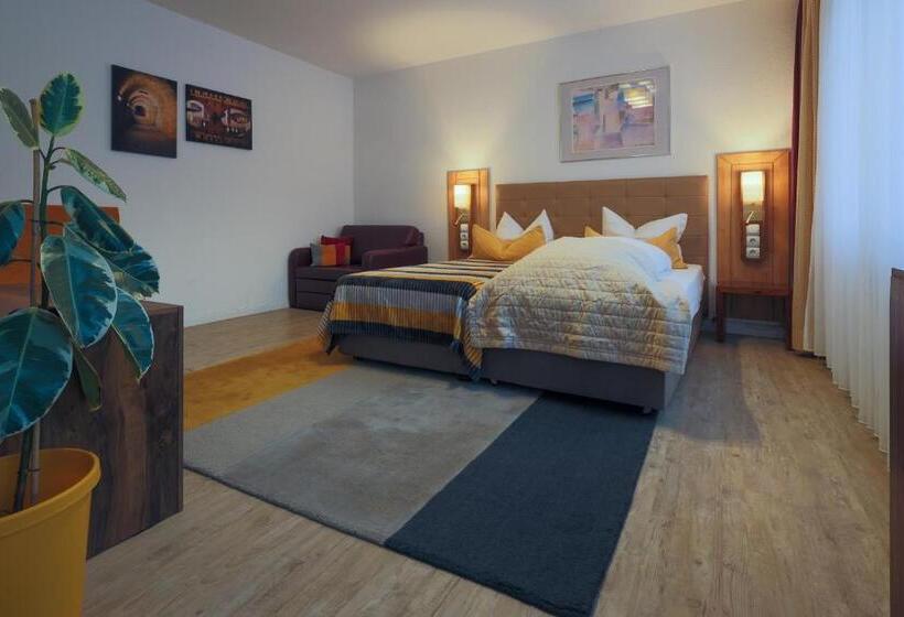 标准间, Franconia City