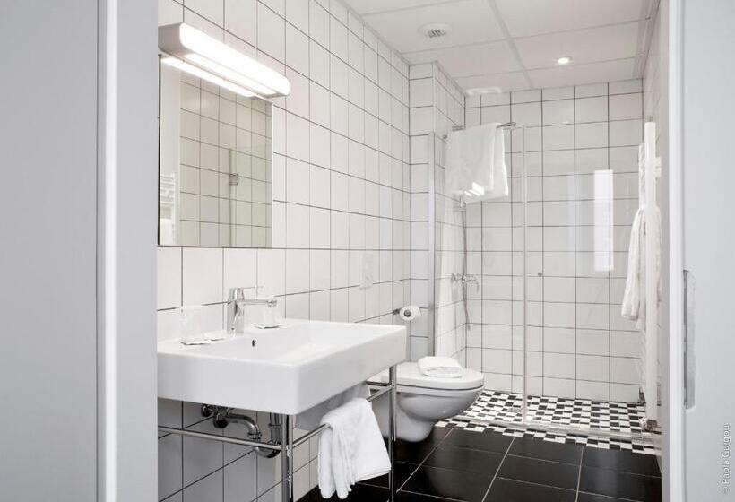 חדר משפחתי, Graffalgar