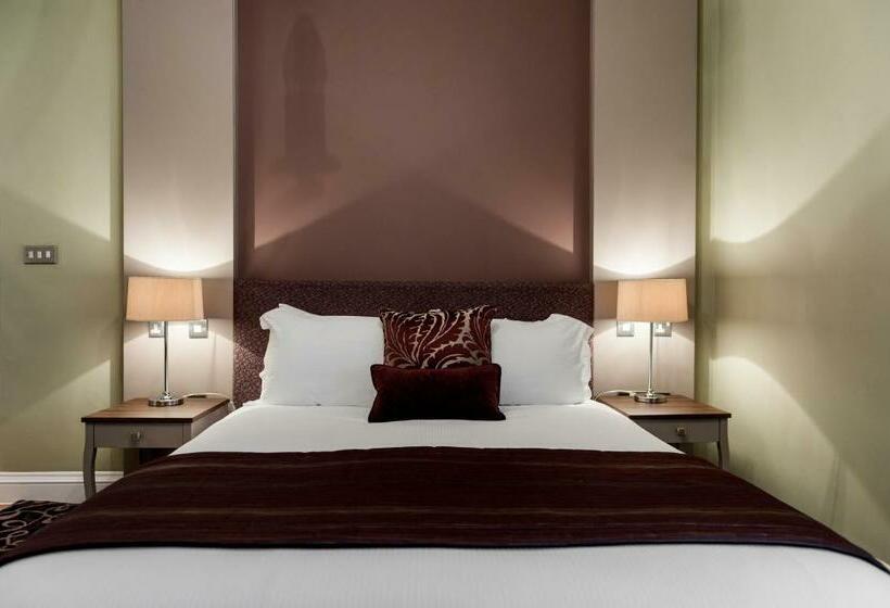 غرفة قياسية, Halifax Hall