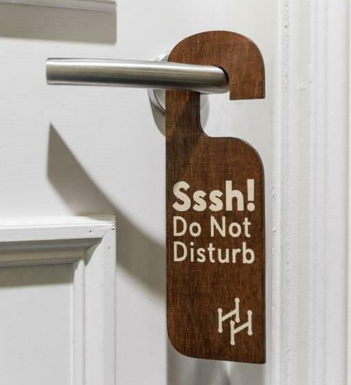 غرفة قياسية, Halifax Hall