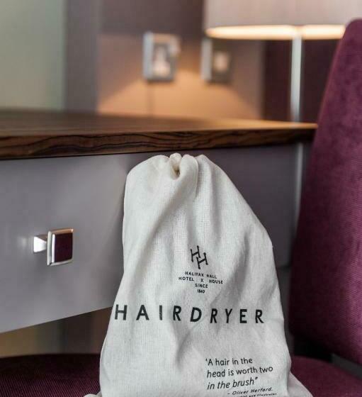 غرفة قياسية, Halifax Hall