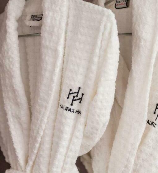 غرفة قياسية, Halifax Hall