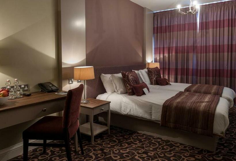 غرفة قياسية, Halifax Hall