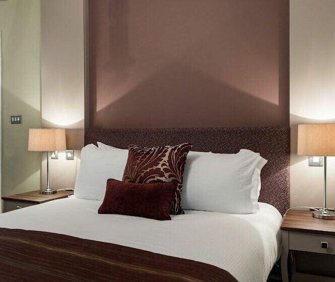 غرفة قياسية, Halifax Hall