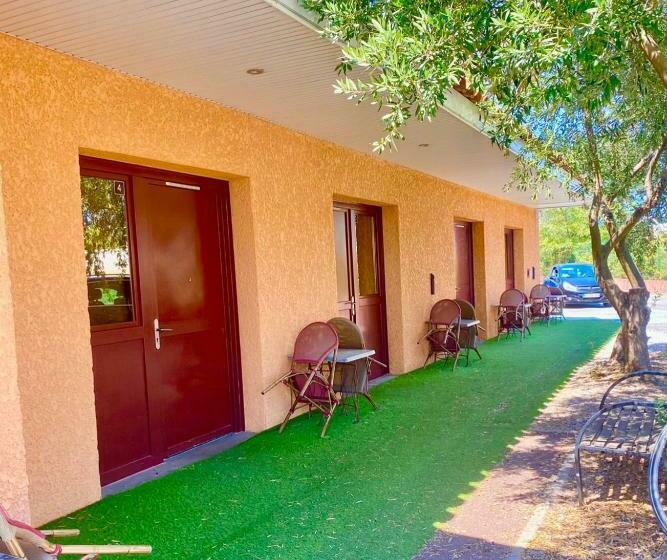 Номер Стандарт, Hôtel Acajou