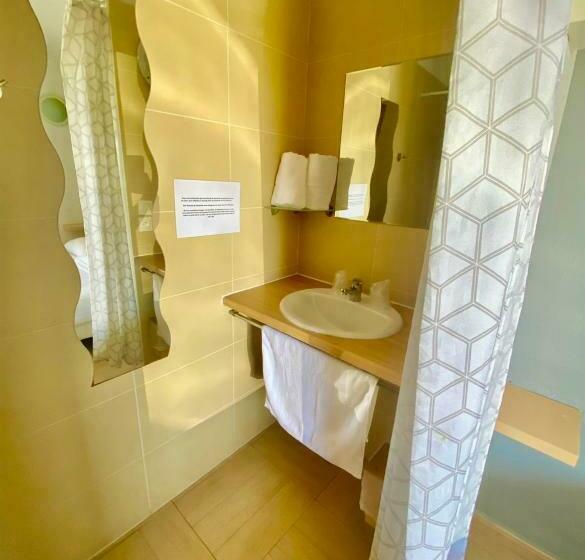 Номер Стандарт, Hôtel Acajou