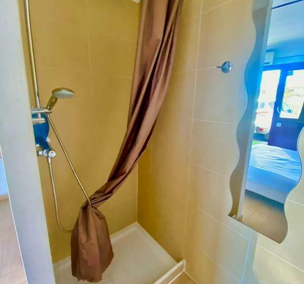 Номер Стандарт, Hôtel Acajou