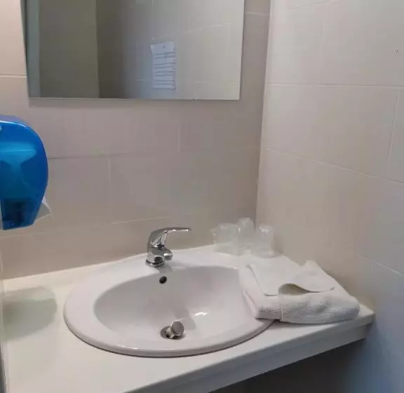 اتاق راحتی سه تخته, Hôtel Acajou