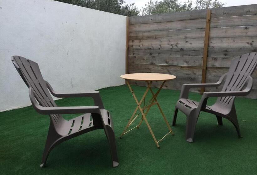 Номер Комфорт, Hôtel Acajou