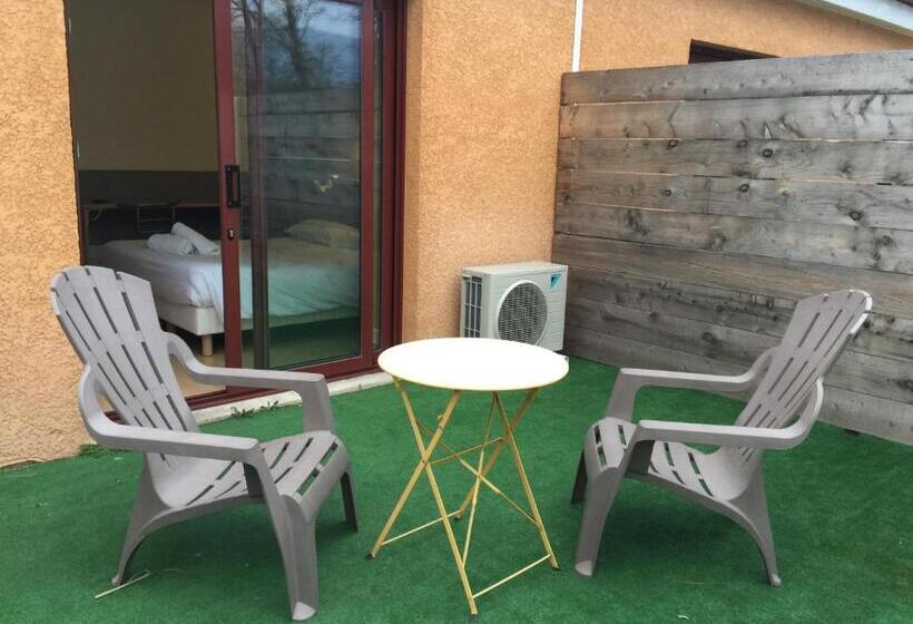 Номер Комфорт, Hôtel Acajou