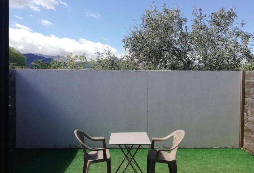 Номер Комфорт, Hôtel Acajou