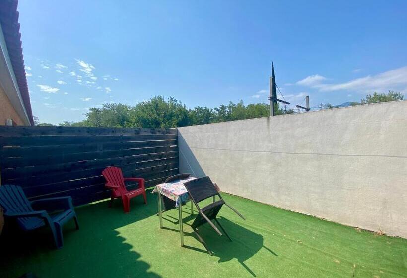 Номер Комфорт, Hôtel Acajou