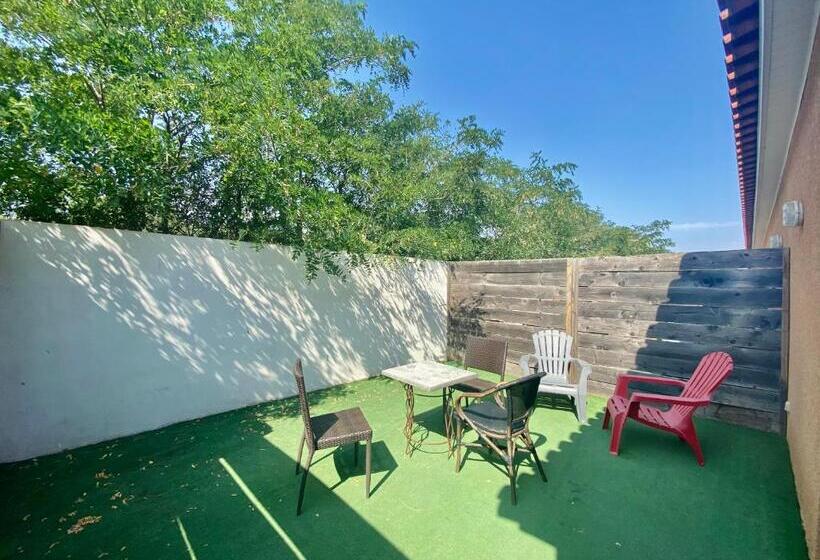 Номер Комфорт, Hôtel Acajou